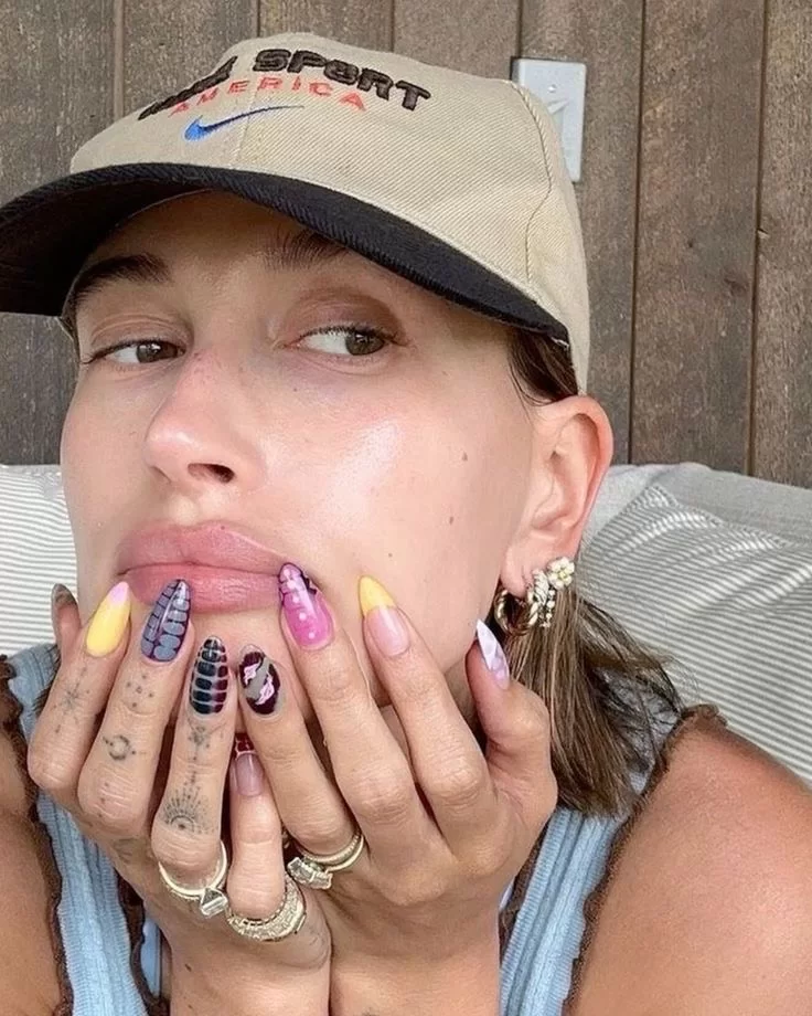 Unhas Decoradas De Hailey Bieber - Revista Estilo