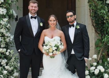 Eminem posa ao lado da filha no casamento