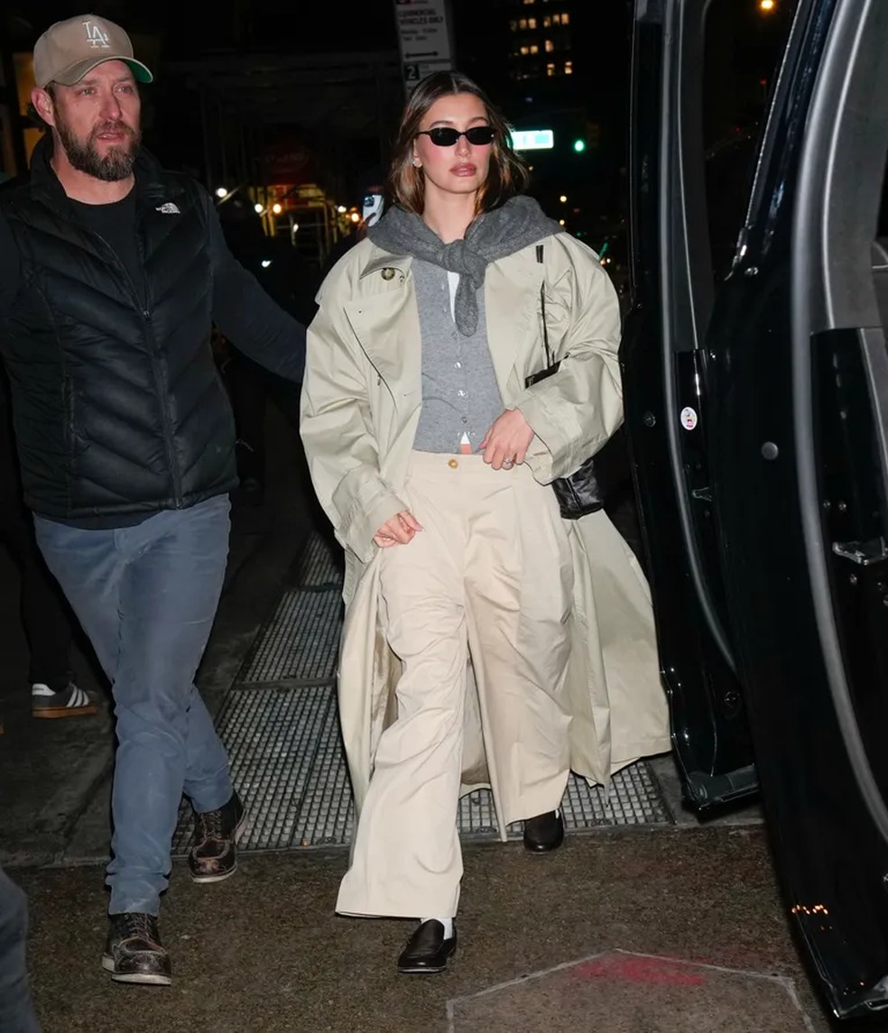 Hailey Bieber e Suas Jaquetas: O Guia Definitivo para o Outono/Inverno 2025