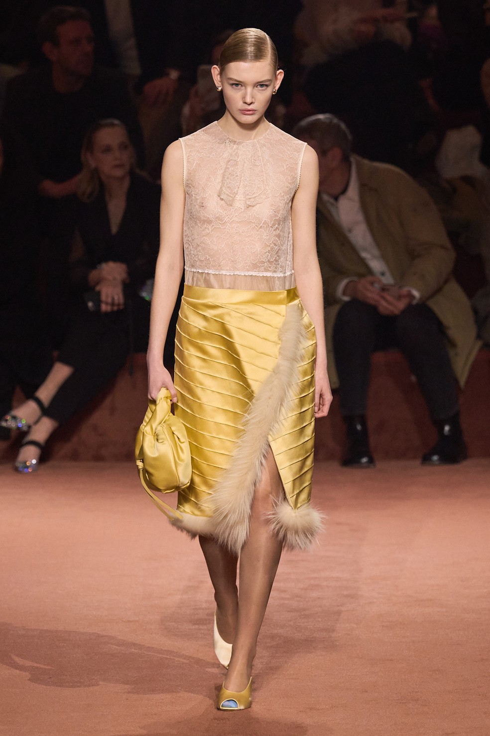 cores para inverno 2025 - Tendências de Moda - Fendi Inverno 25 — Foto: Getty Images