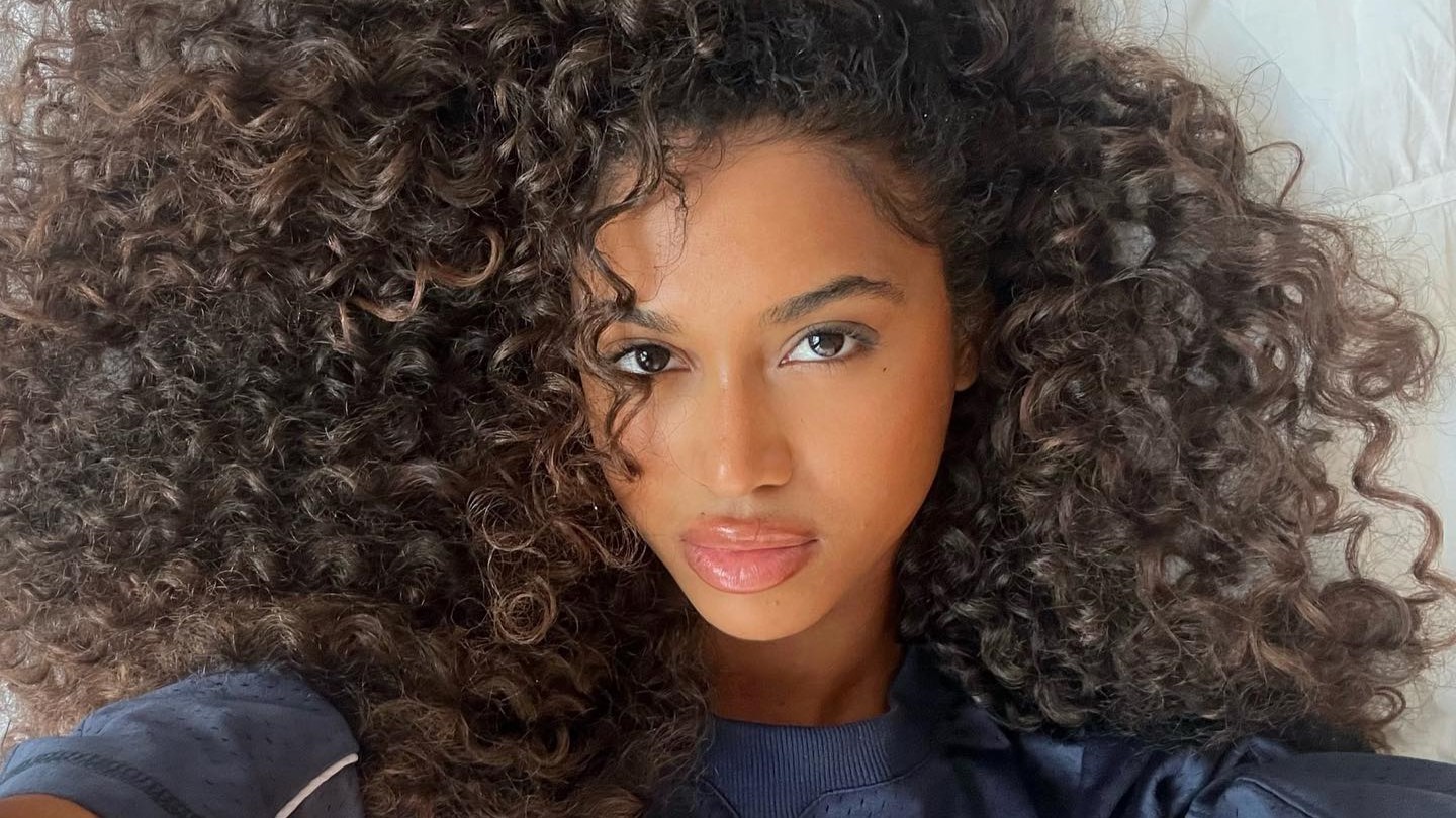 Melhores Cremes Para Cabelos Cacheados E Secos: Tratamentos Que Recuperam Hidratação E Definição Dos Cachos- Revista Estilo