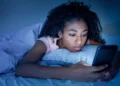 Nomofobia: Como o Medo de Ficar sem Celular Está Adoecendo a Sociedade - Revista Estilo - Revista de Moda
