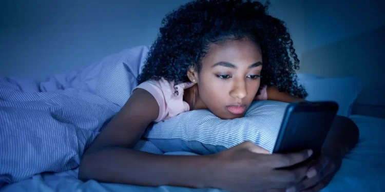 Nomofobia: Como o Medo de Ficar sem Celular Está Adoecendo a Sociedade - Revista Estilo - Revista de Moda