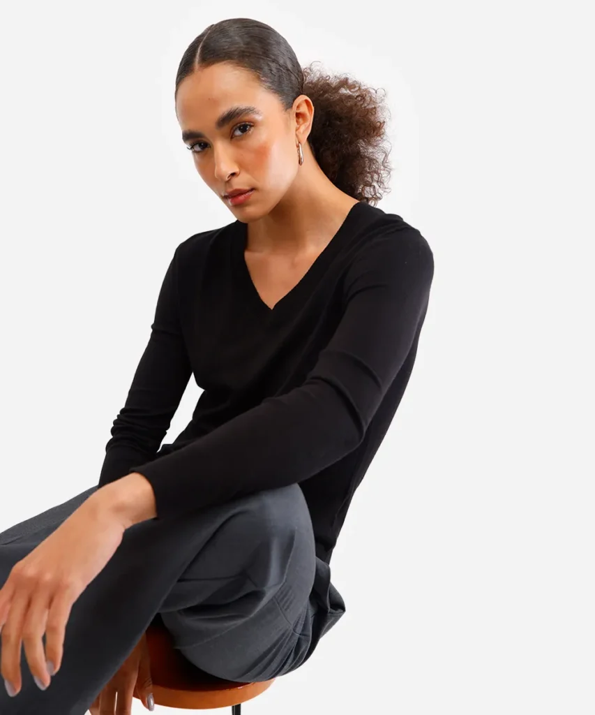 Presentes para dia das mães - Revista Estilo - Revistas de Moda - Suéter básico feminino gola V preto (C&A)