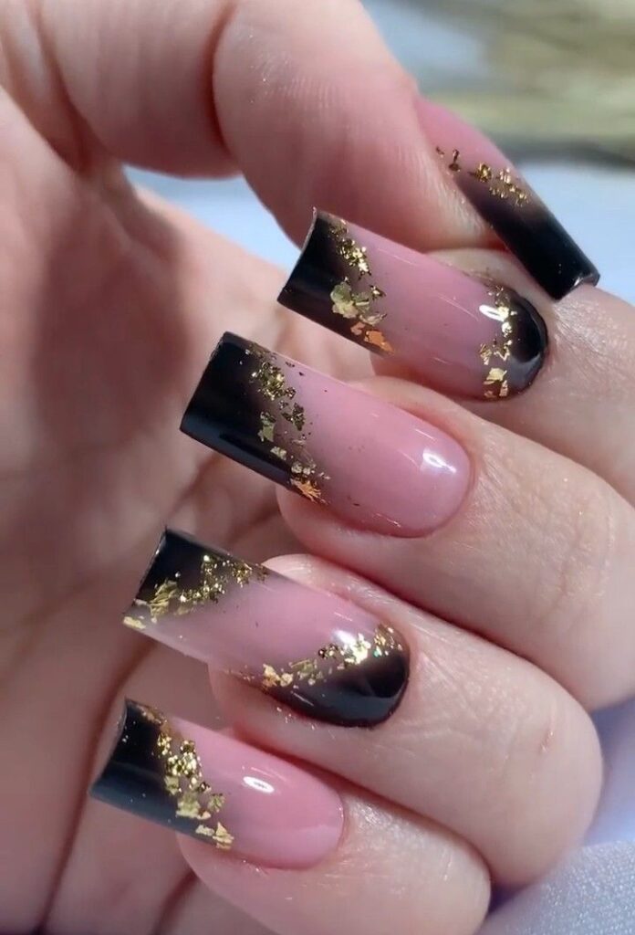 Unhas Decoradas: Ideias Criativas para Arrasar na Próxima Manicure! - Revista ESTILO Unhas decoradas com glitter e strass - Revista Estilo - Revista de Moda