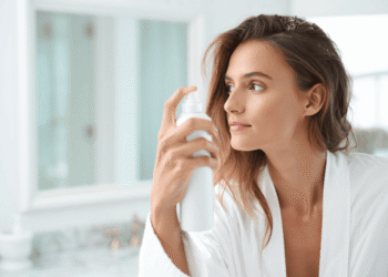 Shampoo a seco: como usar no inverno para cabelos limpos e saudáveis Revista Estilo - Revista de Beleza