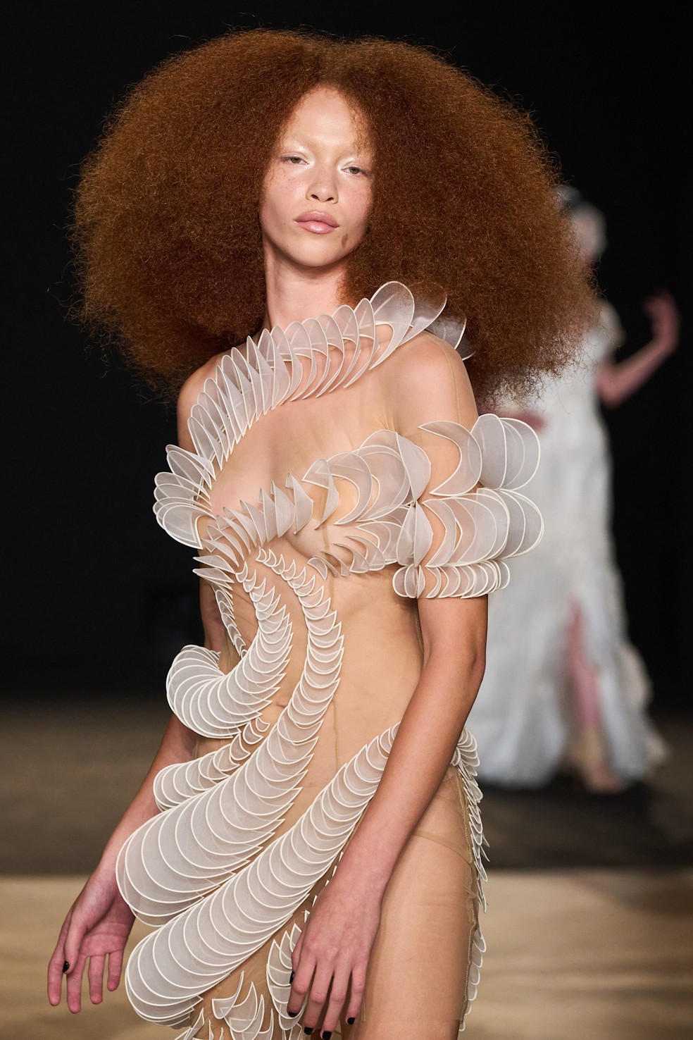 Iris van Herpen alta-costura inverno 2025 transforma algas vivas em vestidos e propõe nova era para a moda

Revista Estilo - Revista de Moda