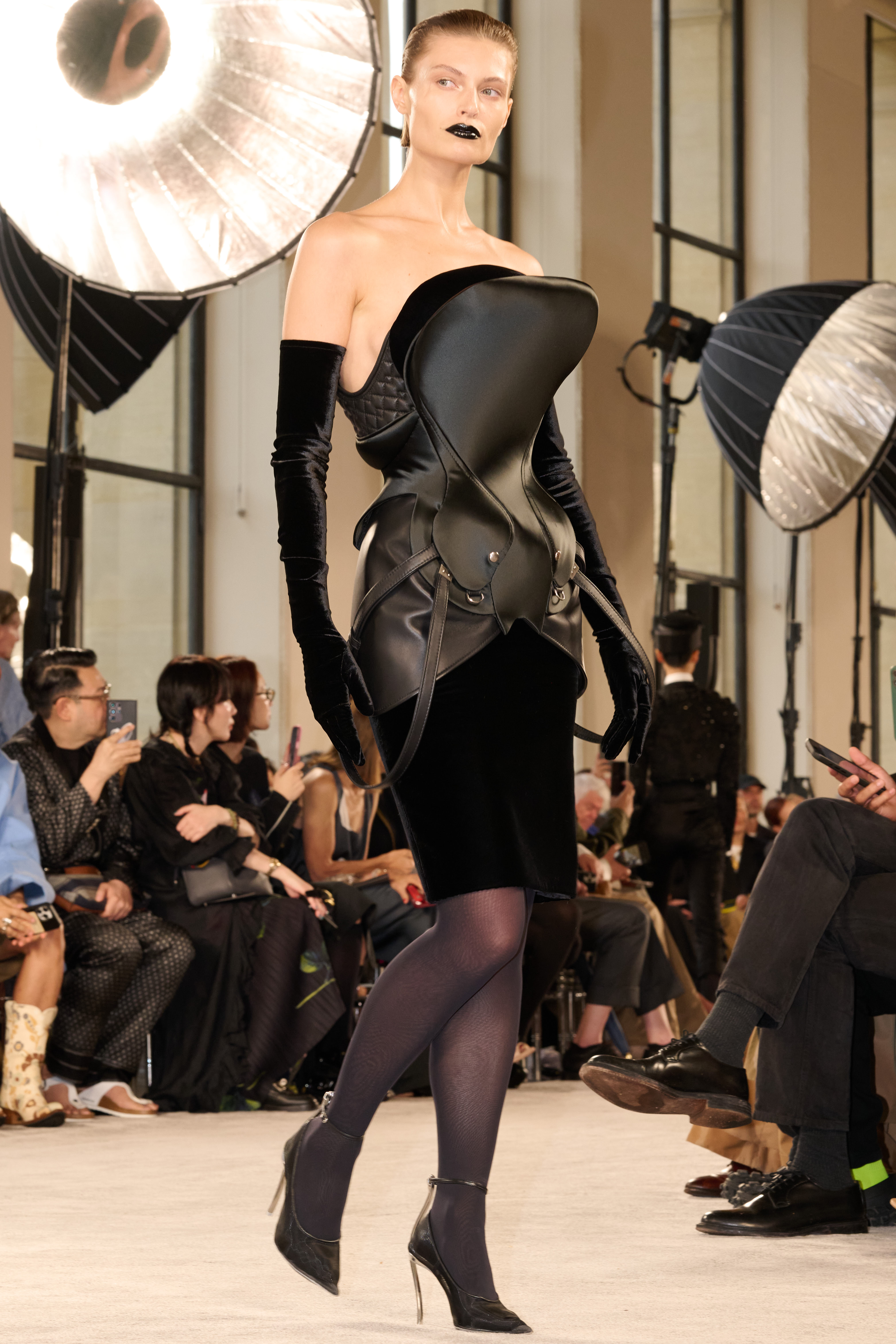 Schiaparelli alta-costura inverno 2025: surrealismo e futurismo barroco na coleção de Daniel Roseberry Revista Estilo - Revista de Moda