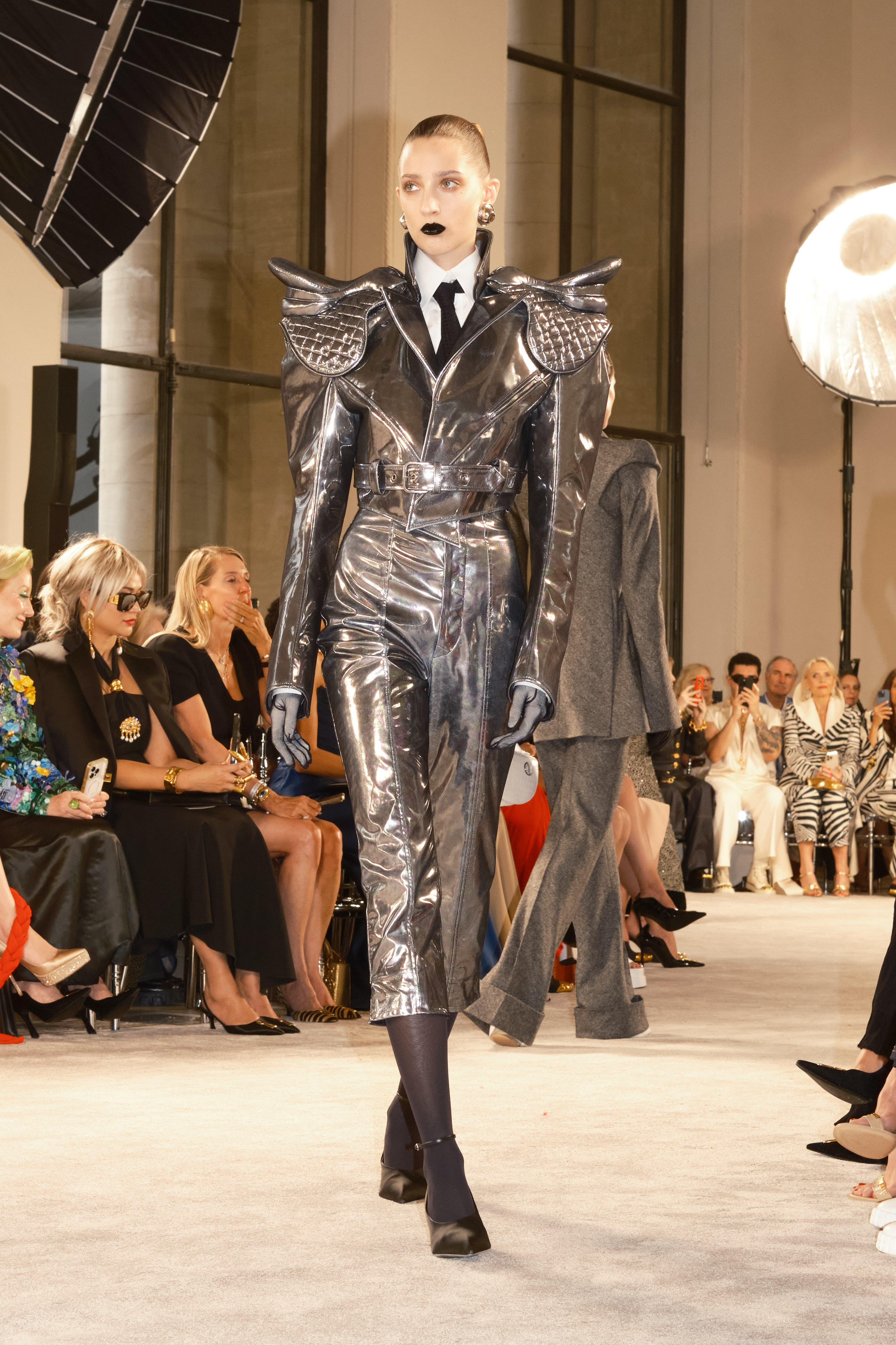 Schiaparelli alta-costura inverno 2025: surrealismo e futurismo barroco na coleção de Daniel Roseberry Revista Estilo - Revista de Moda