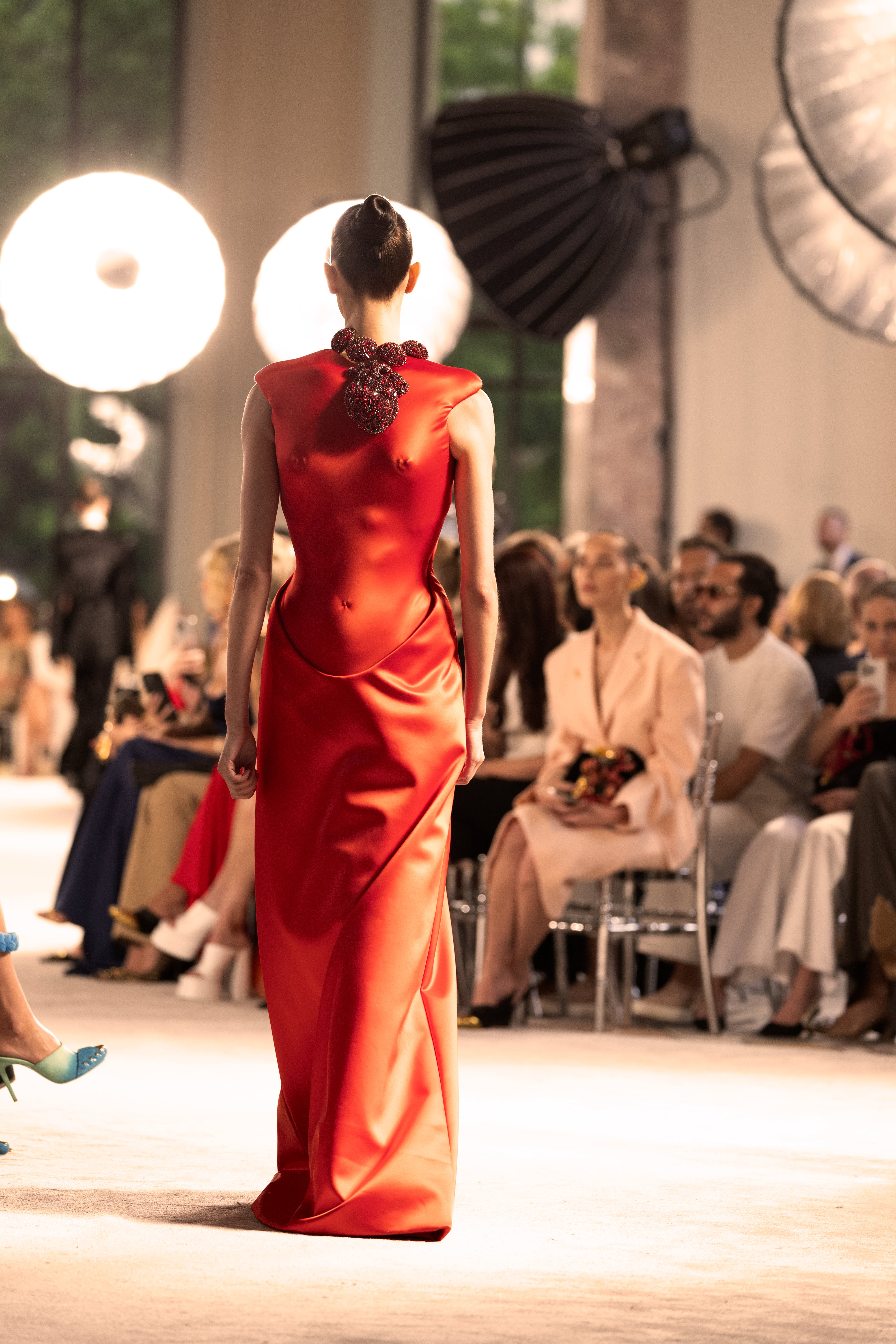 Schiaparelli alta-costura inverno 2025: surrealismo e futurismo barroco na coleção de Daniel Roseberry Revista Estilo - Revista de Moda