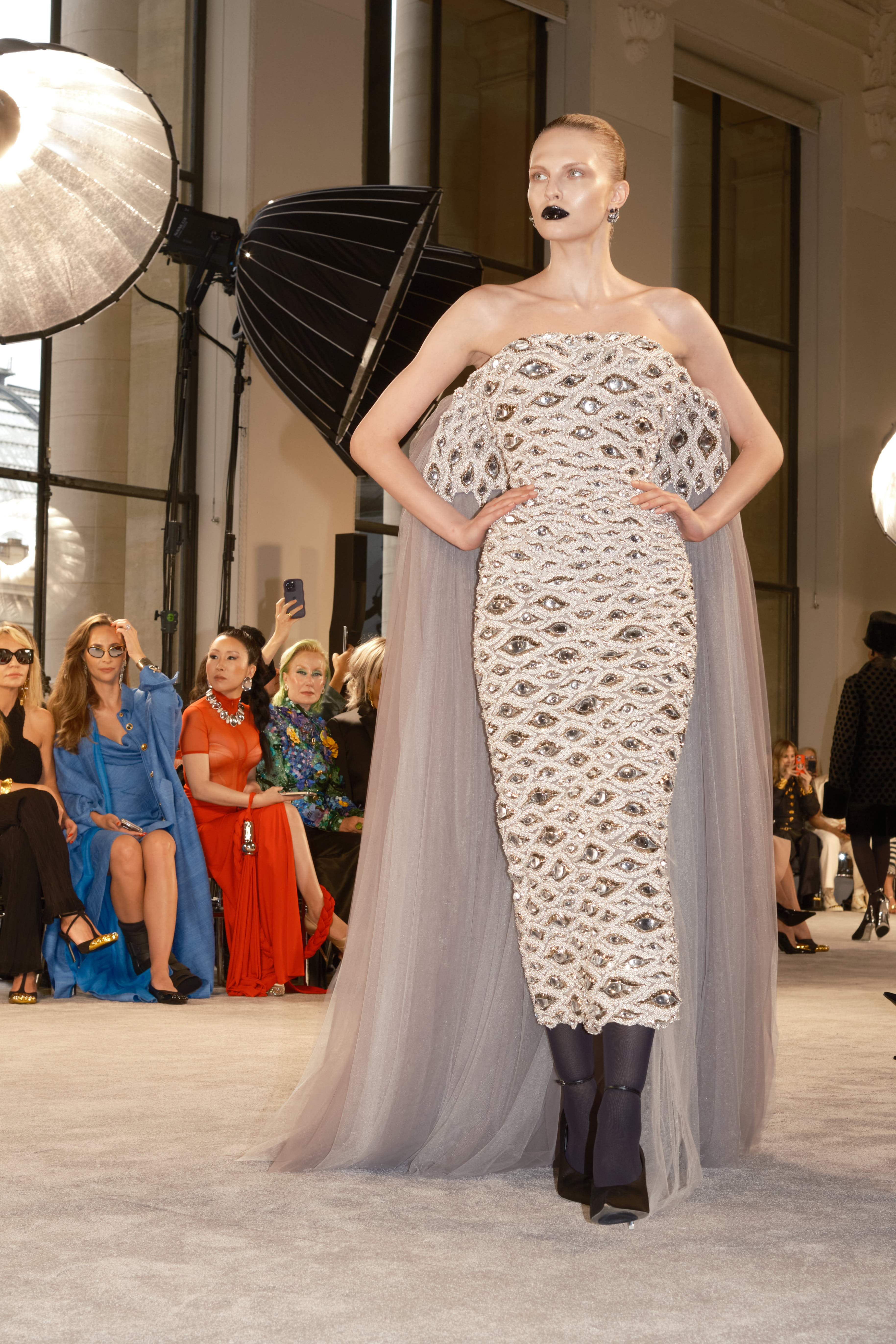 Schiaparelli alta-costura inverno 2025: surrealismo e futurismo barroco na coleção de Daniel Roseberry Revista Estilo - Revista de Moda