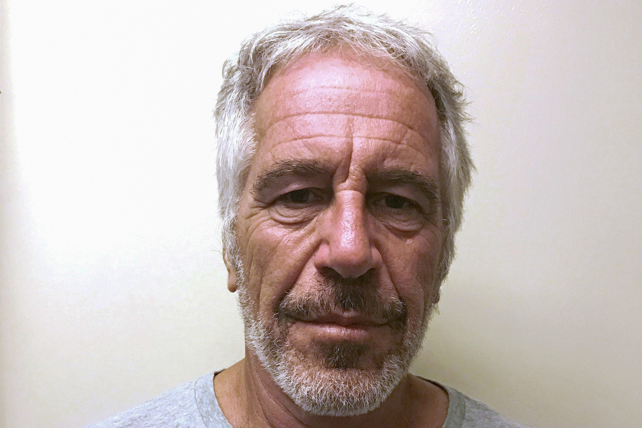 Caso Jeffrey Epstein: Escândalo, Conspirações e os Documentários que Expõem a Verdade Revista Estilo