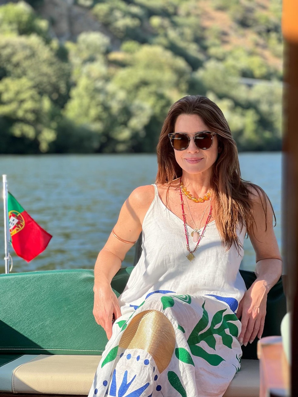 Leticia Spiller de biquíni no verão europeu encanta fãs ao lado do namorado português Revista Estilo