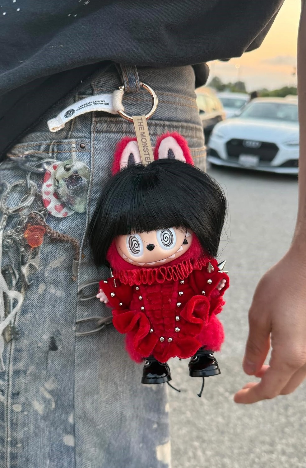Lady Gaga lança tendência com Labubu: o boneco de luxo que conquistou a moda em 2025 - Revista ESTILO Labubu criado para Lady Gaga — Foto: Reprodução/Instagram @marko_monroe