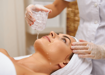 Tratamento Facial com Água Gelada Benefícios, Riscos e Como Fazer o Ice Water Facial - Revista Estilo - Revista de Moda