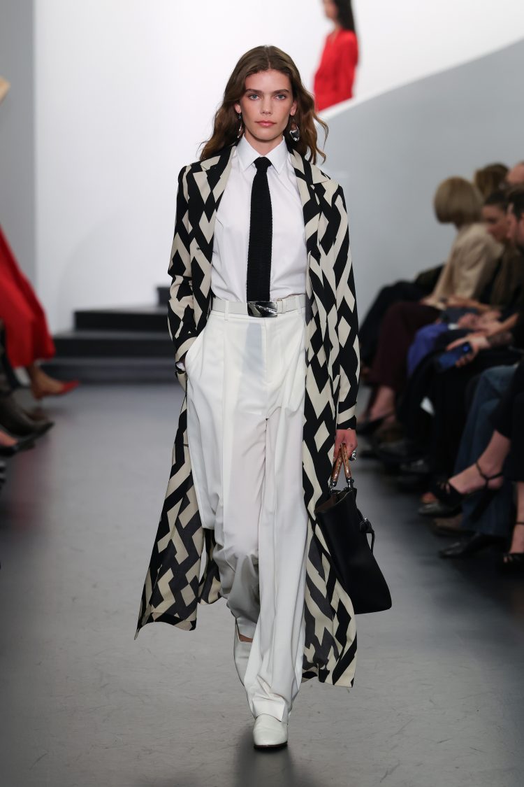 Ralph Lauren verão 2026: alfaiataria clássica e leve marca desfile na NYFW - Revista Estilo - Revista de Moda