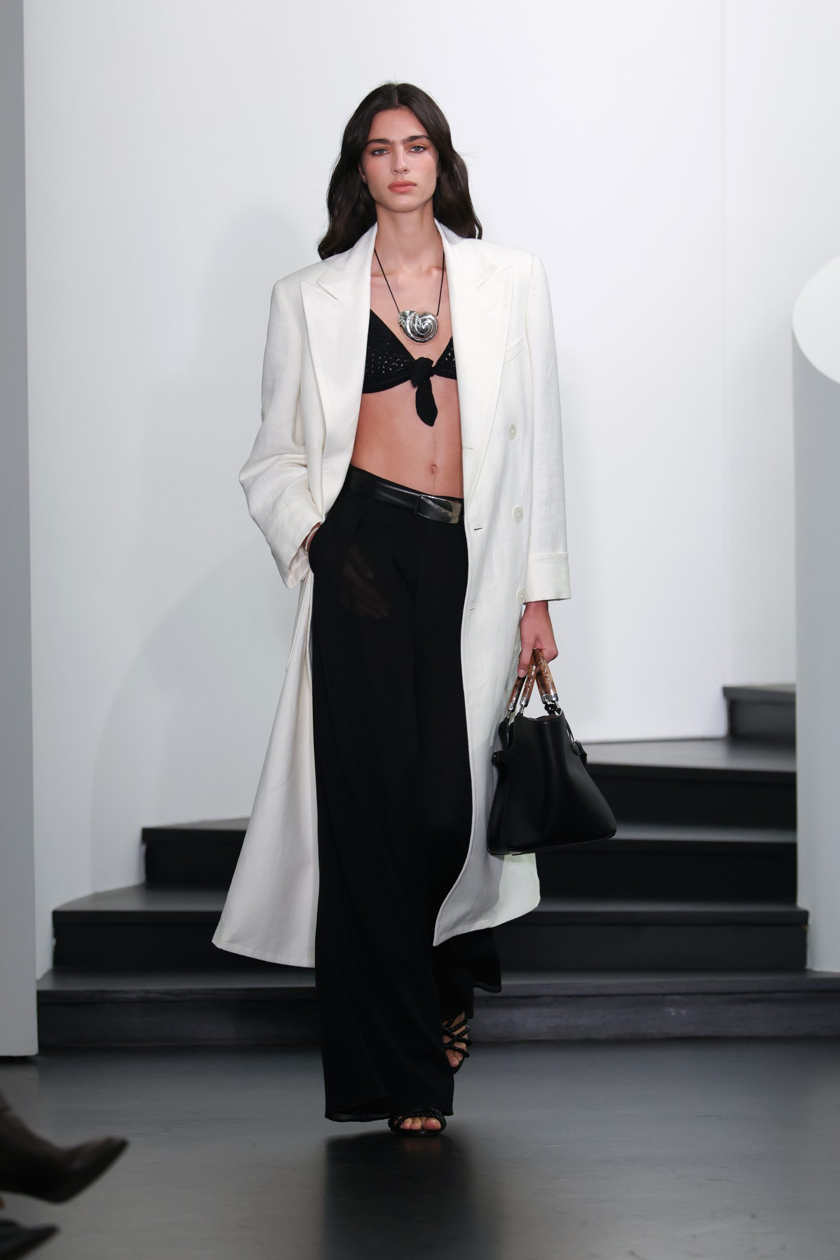 Ralph Lauren verão 2026: alfaiataria clássica e leve marca desfile na NYFW - Revista Estilo - Revista de Moda