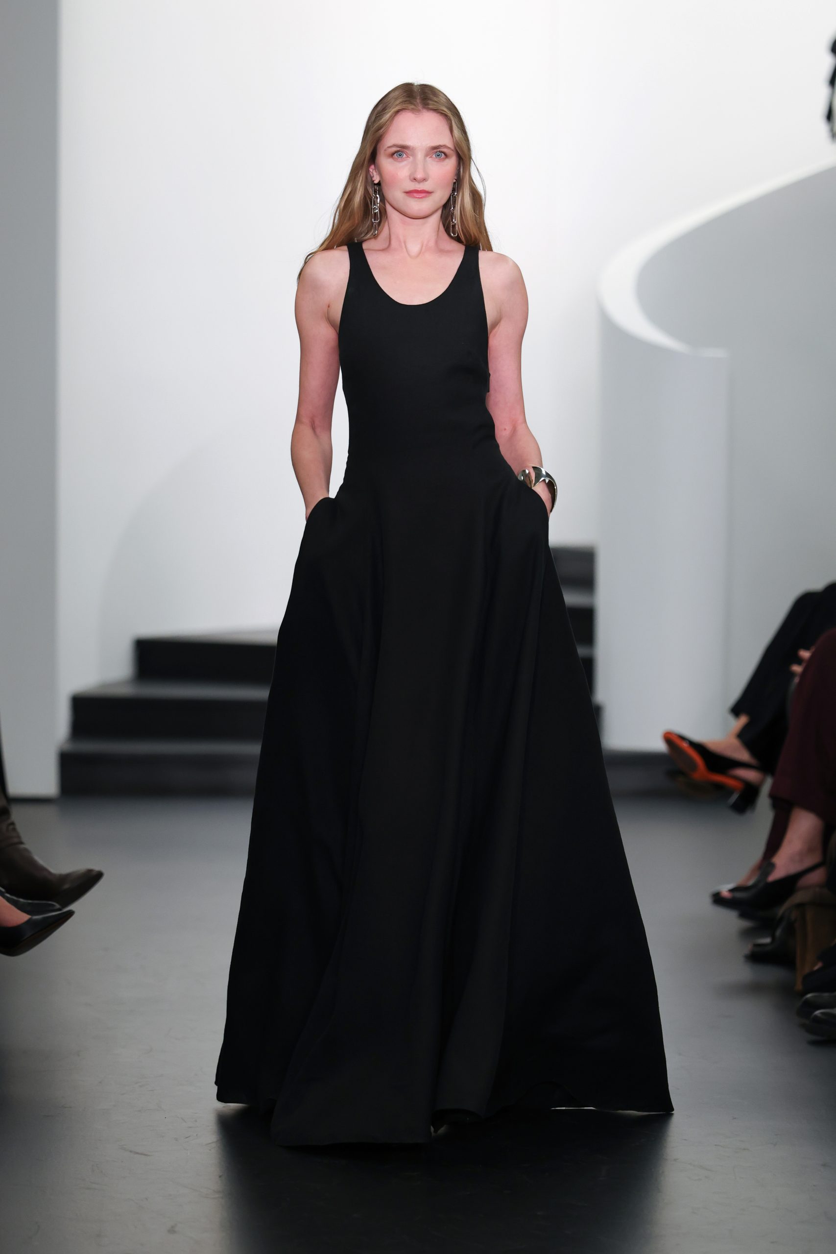 Ralph Lauren verão 2026: alfaiataria clássica e leve marca desfile na NYFW - Revista Estilo - Revista de Moda