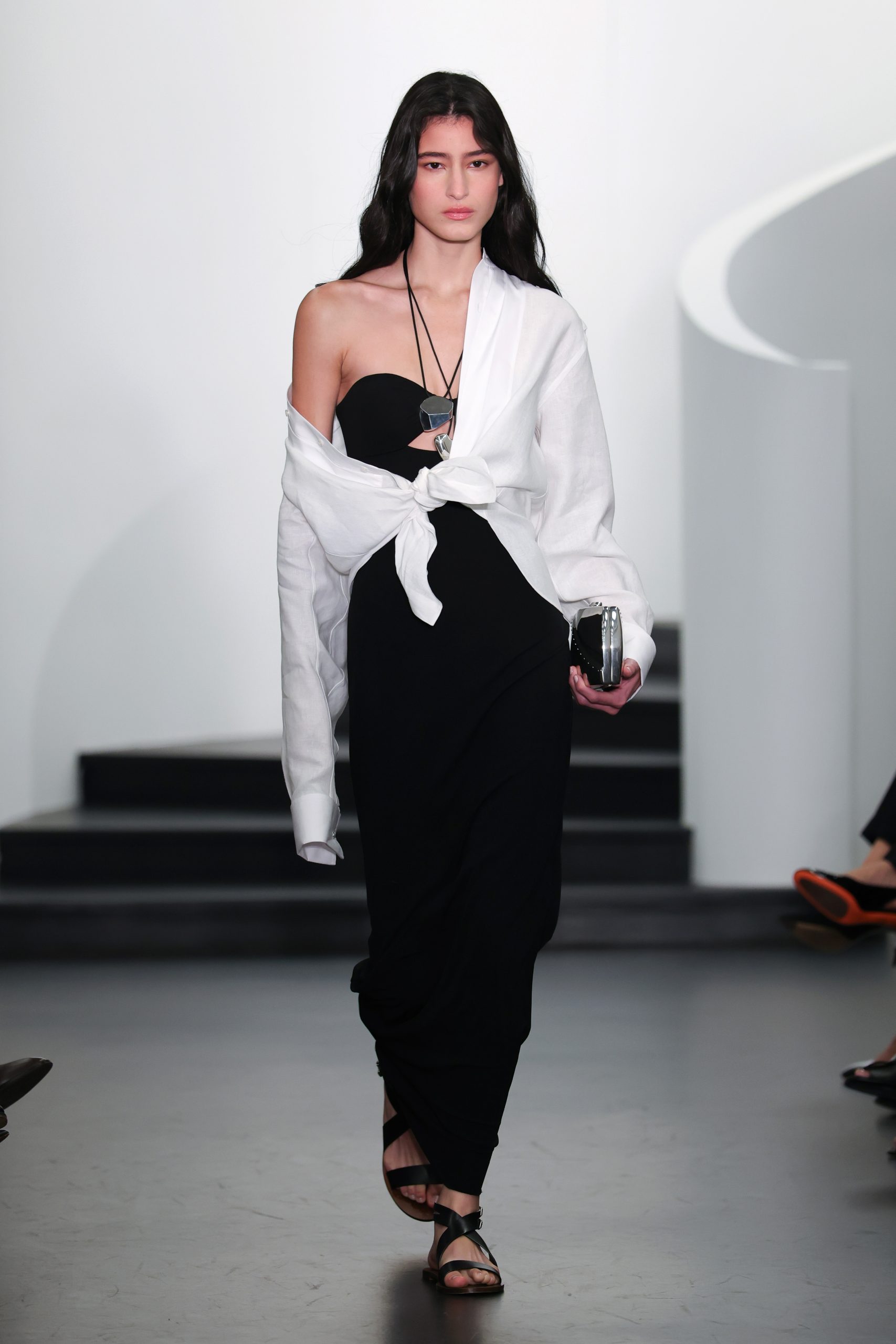 Ralph Lauren verão 2026: alfaiataria clássica e leve marca desfile na NYFW - Revista Estilo - Revista de Moda