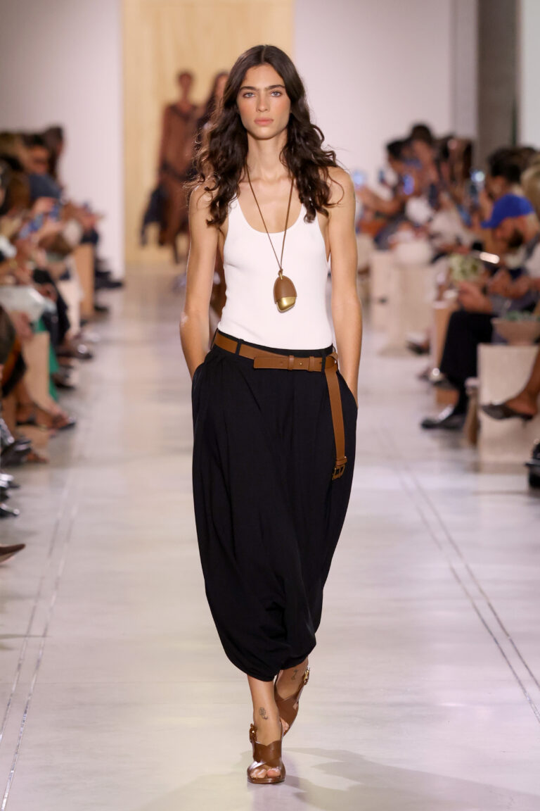Desfile Michael Kors coleção verão 2026