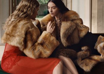 Ferragamo Fall-Winter 2025 surpreende com bolsas de pelúcia e sapatos futuristas