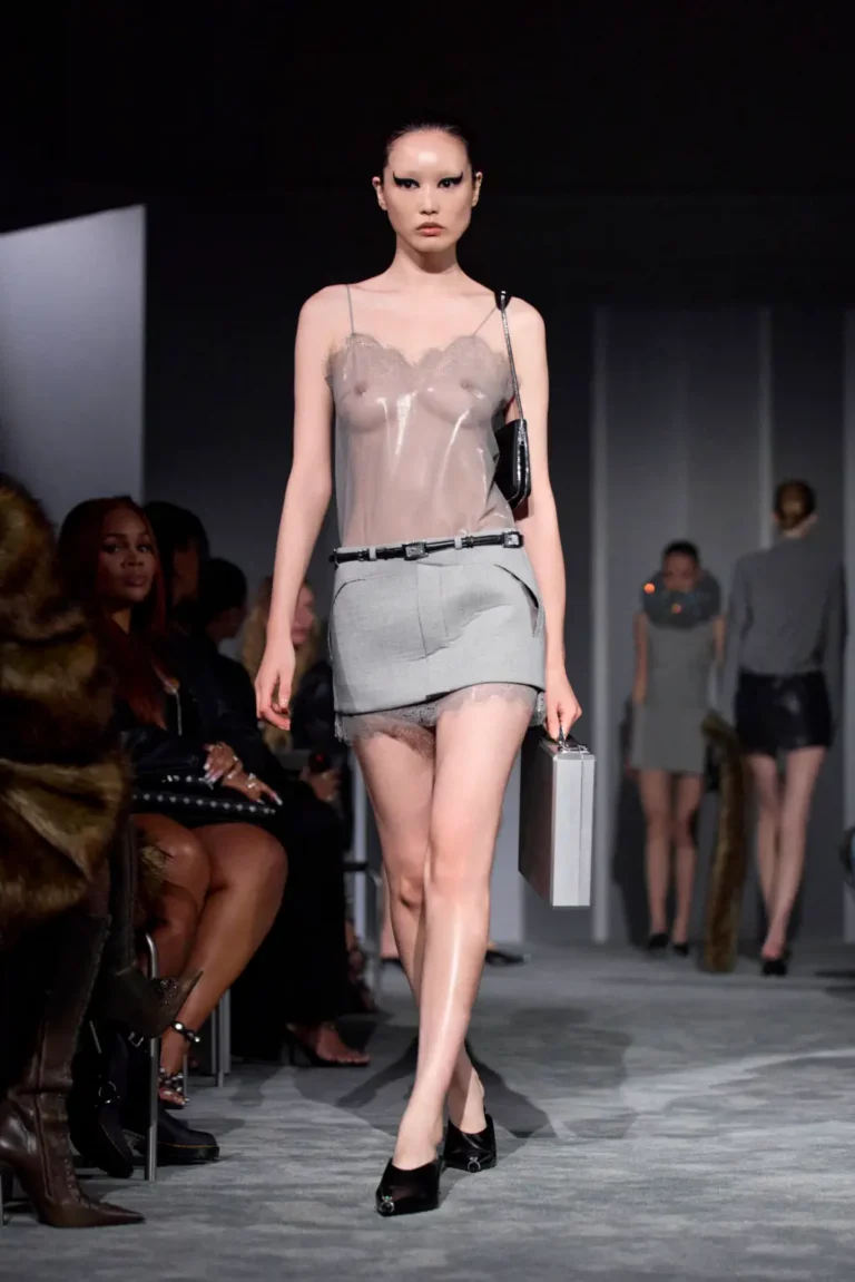 desfile Alexander Wang, verão 2026. - Revista Estilo - Revista de Moda