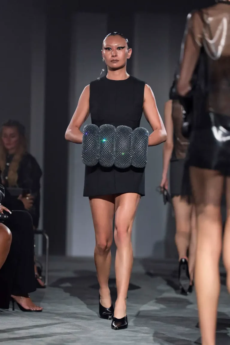 desfile Alexander Wang, verão 2026. - Revista Estilo - Revista de Moda