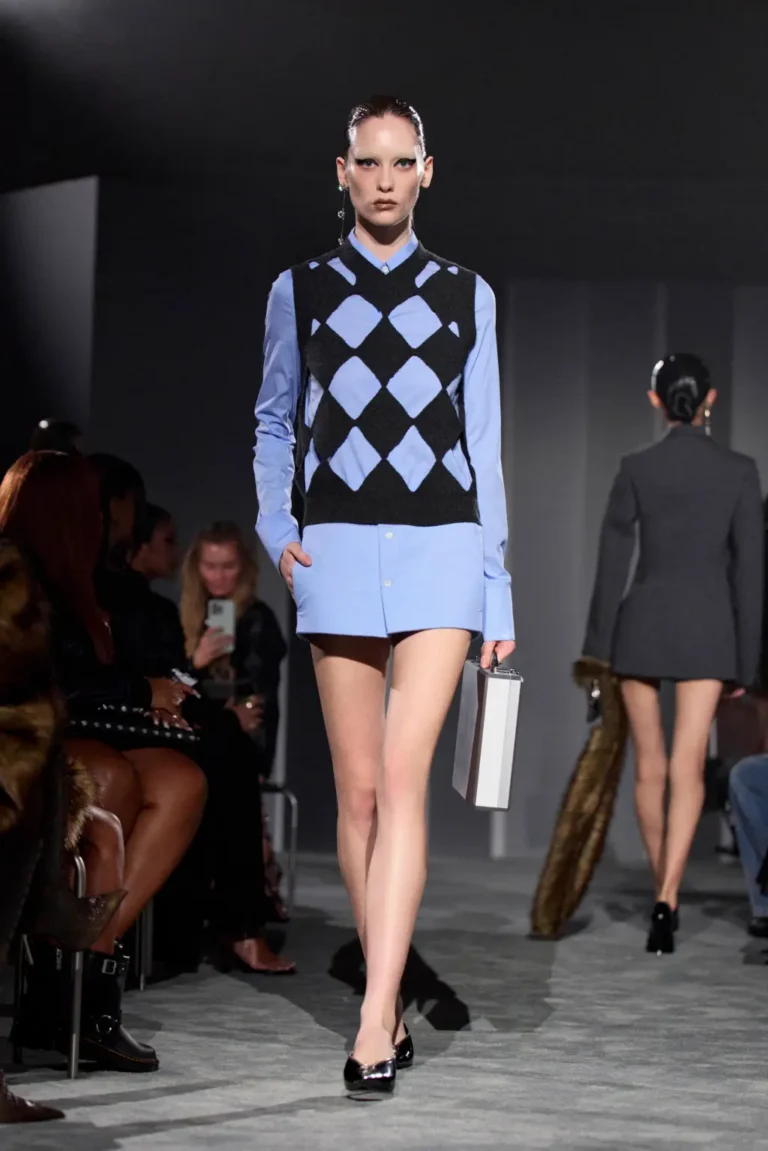 desfile Alexander Wang, verão 2026. - Revista Estilo - Revista de Moda