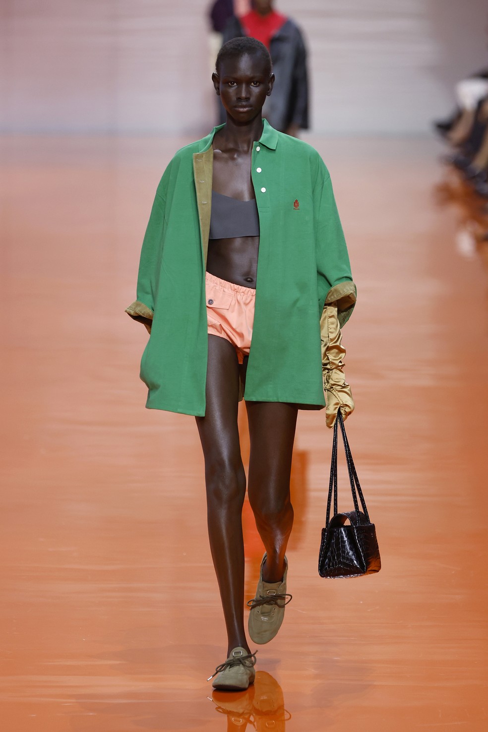 Desfile Prada, verão 2026 — Foto: Getty Images - Revista Estilo - Revista de Moda