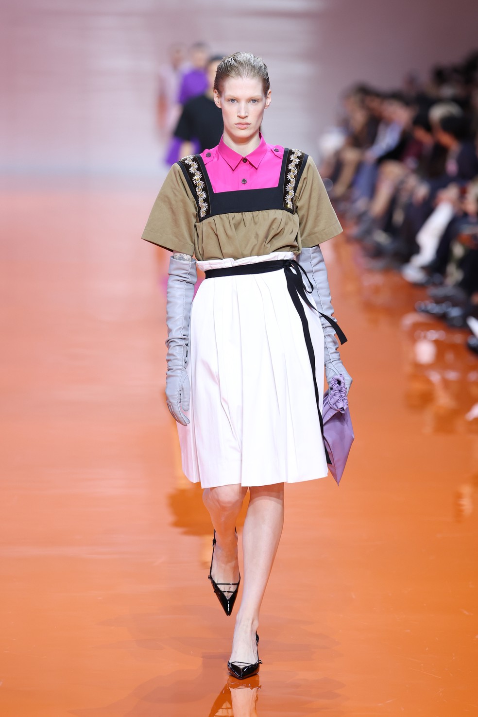 Desfile Prada, verão 2026 — Foto: Getty Images - Revista Estilo - Revista de Moda