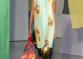 Desfile Proenza Schouler verão 2026 NYFW - Revista Estilo - Revista de Moda 01