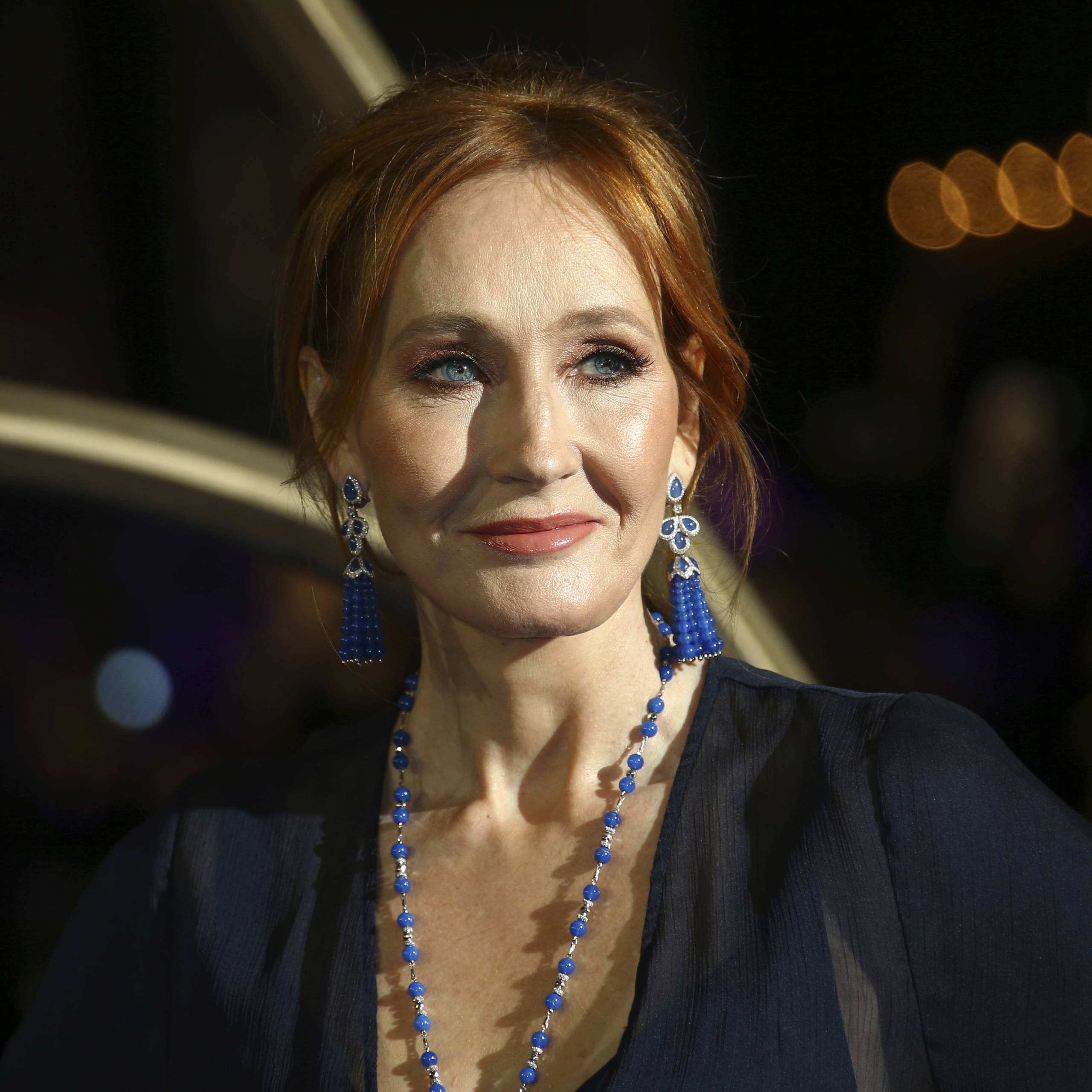 JK Rowling Transfobia: Polêmica com Emma Watson Gera Debate sobre Direitos Trans - Revista Estilo - Revista de Moda