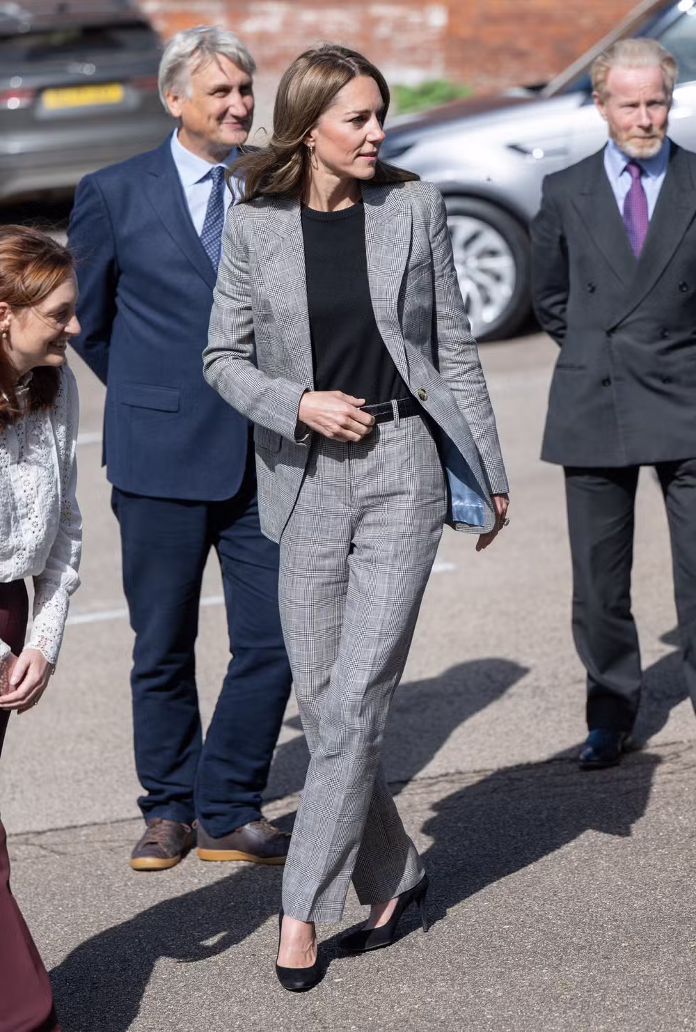 Kate Middleton aposta em look de alfaiataria em homenagem ao príncipe William - ESTILO - Portal de Moda