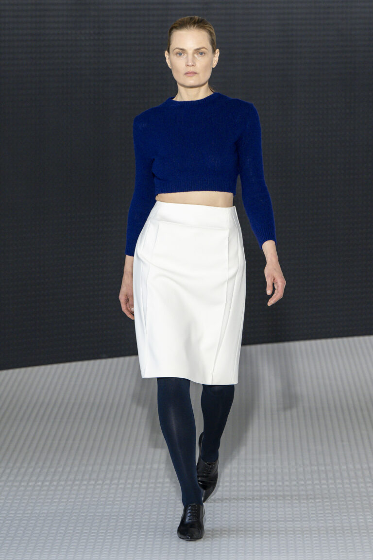 Jil Sander verão 2026: minimalismo reinventado por Simone Bellotti em Milão - Revista Estilo - Portal de Moda