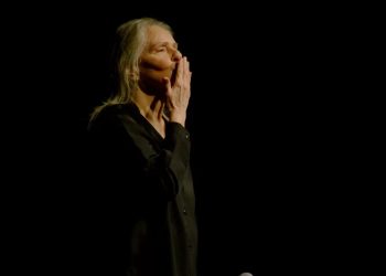 Angela Ro Ro morre aos 75 anos e deixa legado de coragem e autenticidade na MPB - Revista Estilo - Revista de Moda