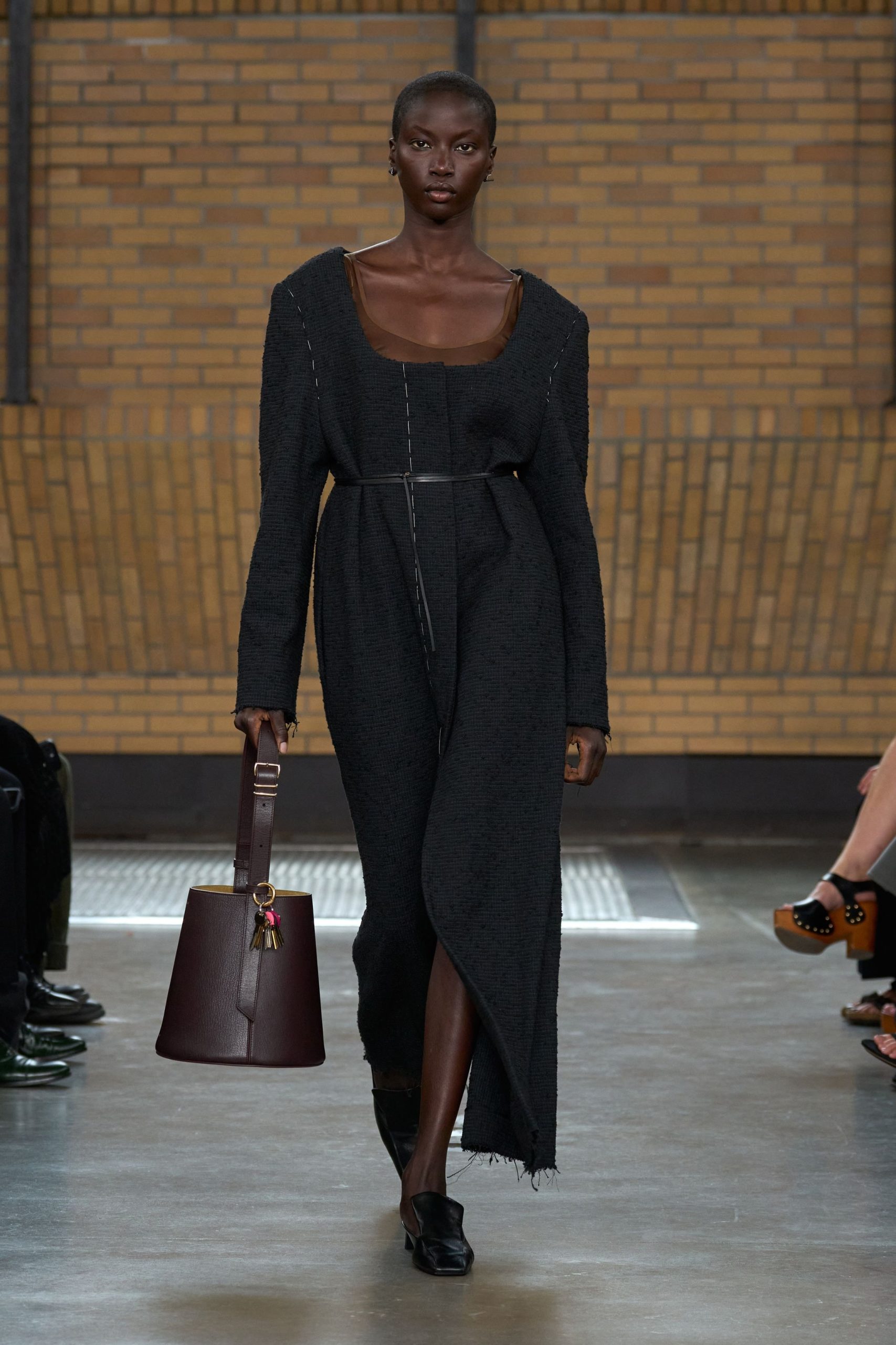 Calvin Klein Verão 2026: Veronica Leoni redefine sensualidade e alfaiataria na NYFW- Revista ESTILO