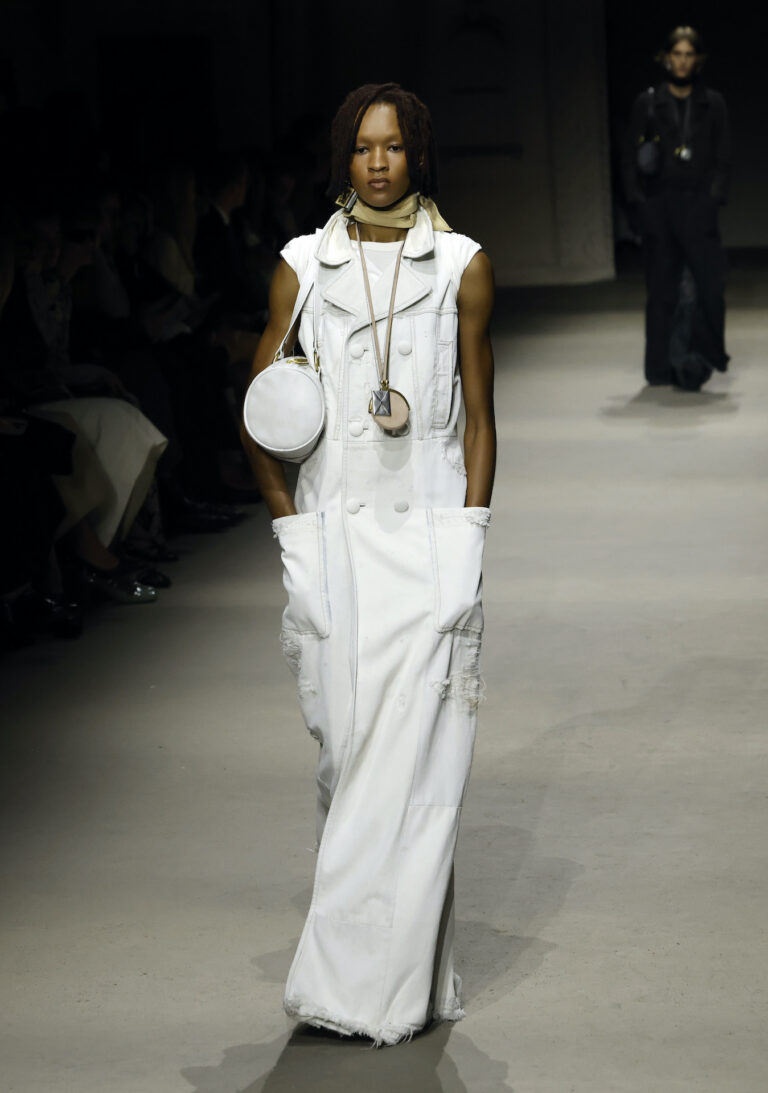 Desfile Coach Verão 2026: coleção celebra a moda nova-iorquina na NYFW - Portal de Moda
