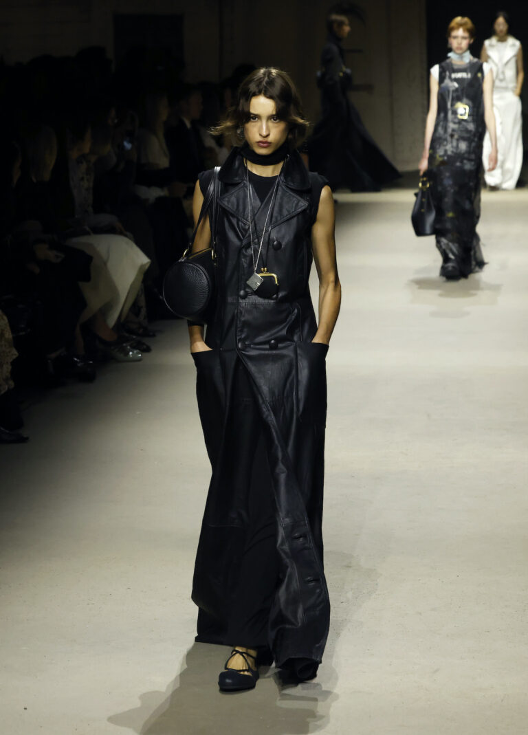 Desfile Coach Verão 2026: coleção celebra a moda nova-iorquina na NYFW - Portal de Moda