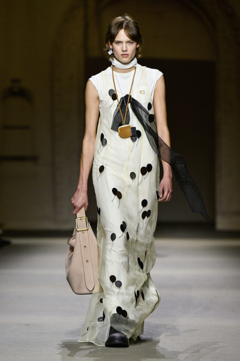 Desfile Coach Verão 2026: coleção celebra a moda nova-iorquina na NYFW