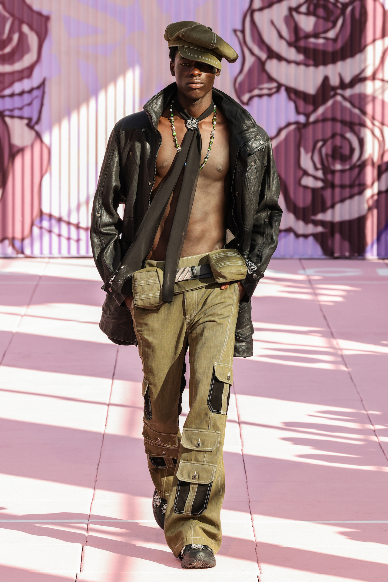 Off-White verão 2026 apresenta Pop Romance com mistura de esporte, brilho e utilitarismo em Nova York - Revista Estilo 