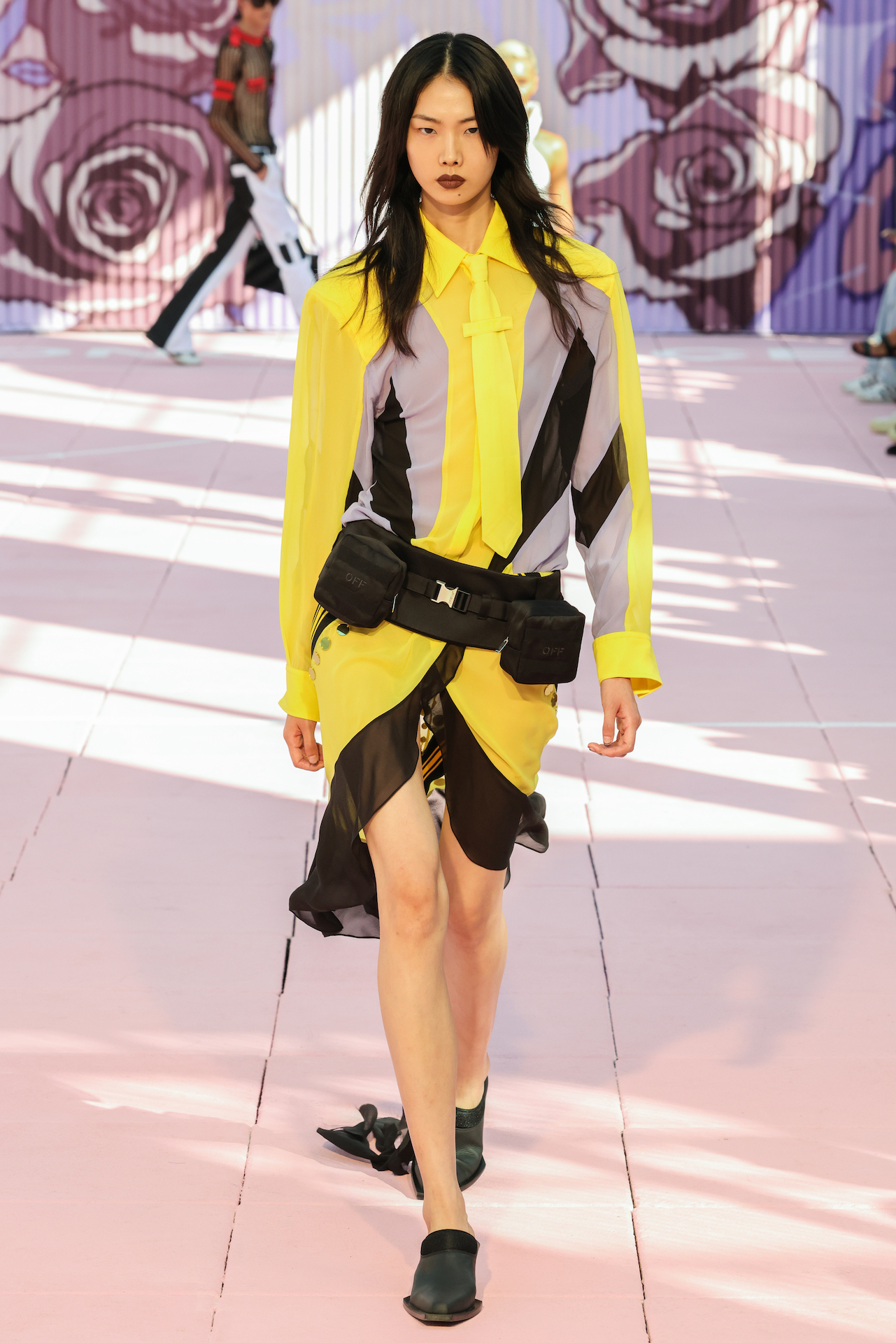 Off-White verão 2026 apresenta Pop Romance com mistura de esporte, brilho e utilitarismo em Nova York - Revista Estilo 