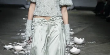 London Fashion Week Outono/Inverno 2026: As Tendências e Desfiles que Definiram o Inverno Britânico-Revista Estilo