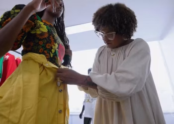 Moda Agênero Isa Silva: Estilista Brasileira Cresce 200% E Conquista Spfw Com Faturamento De R$ 250 Mil-Revista Estilo