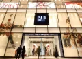 Gap volta ao centro da moda com jeans, cultura pop e Zac Posen - Revista ESTILO Gap Retoma Força Entre Consumidores E Recoloca Marca No Centro Da Estratégia Da Varejista-Gazeta Mercantil