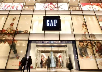 Gap volta ao centro da moda com jeans, cultura pop e Zac Posen - Revista ESTILO Gap Retoma Força Entre Consumidores E Recoloca Marca No Centro Da Estratégia Da Varejista-Gazeta Mercantil